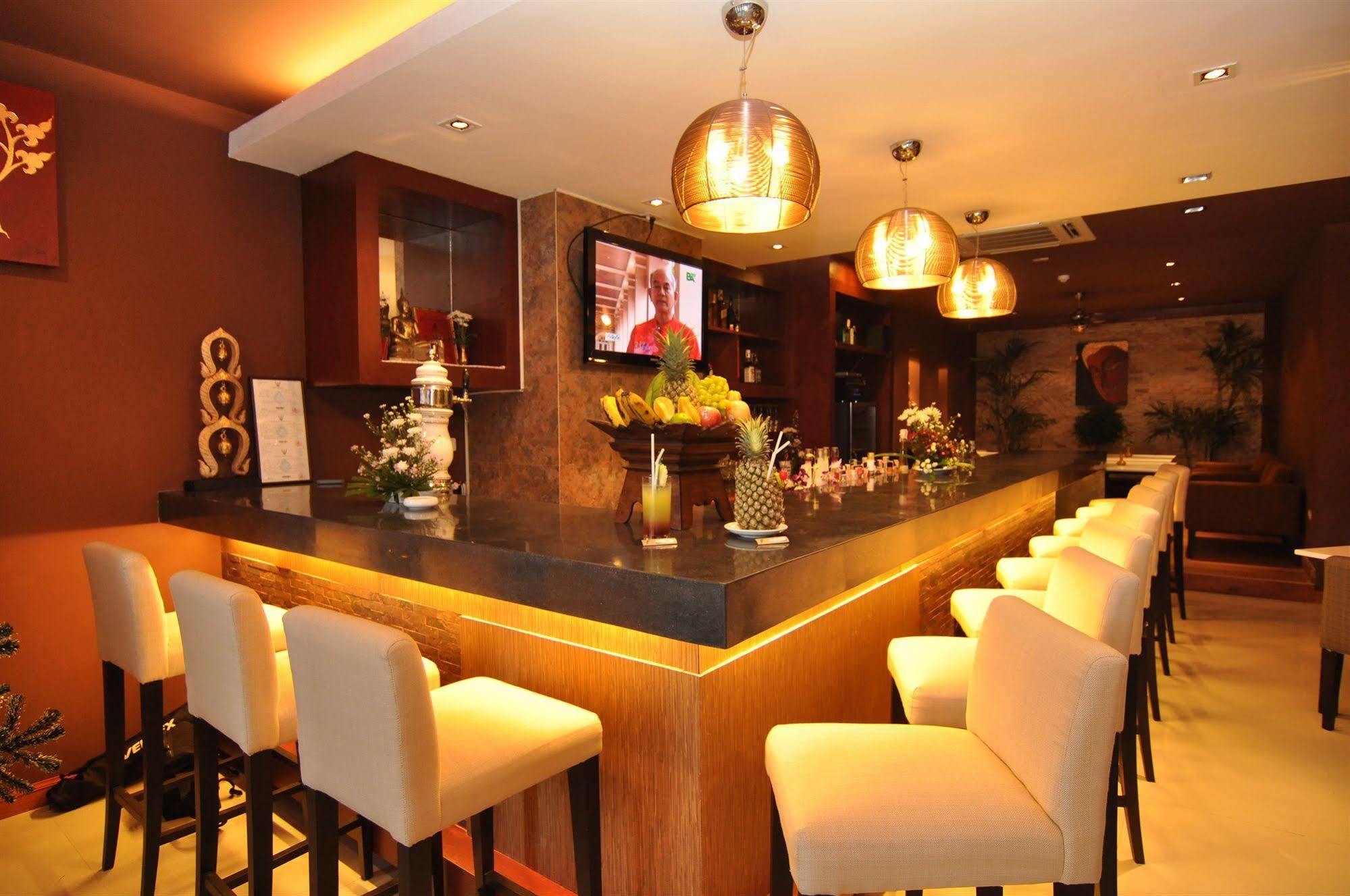 Hemingway'S Hotel Patong Restoran gambar